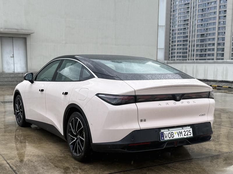 BAIC Arcfox Alpha S5, 2025 — фото 5 из 12