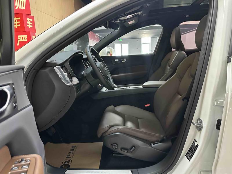 Volvo XC60, 2022 — фото 8 из 10