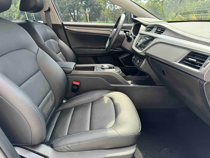 Geely Emgrand Hybrid/EV, 2024 — фото 8 из 9