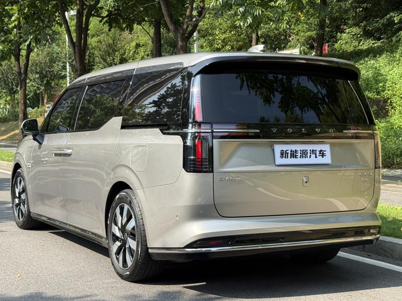 Volvo EM90, 2024 — фото 3 из 12