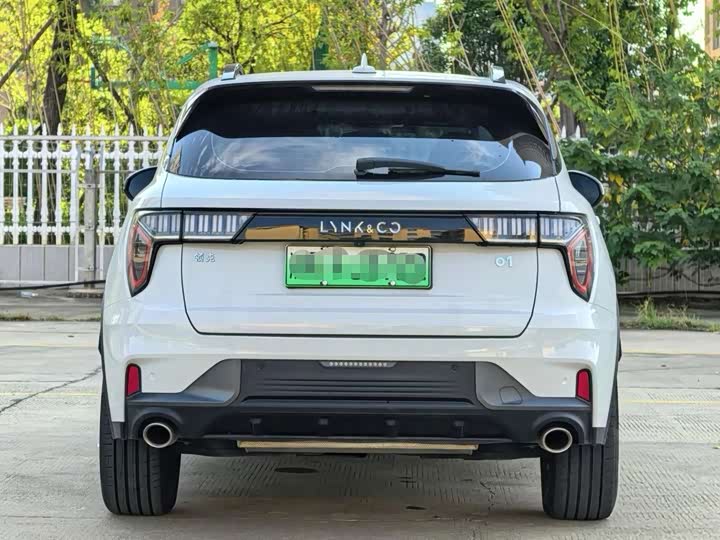 Lynk & Co 01 EM-P Hybrid, 2023 — фото 6 из 9