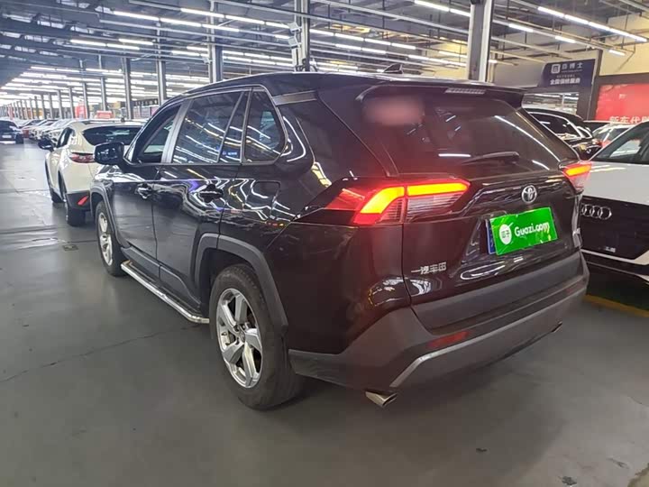 Toyota RAV4, 2023 — фото 5 из 9