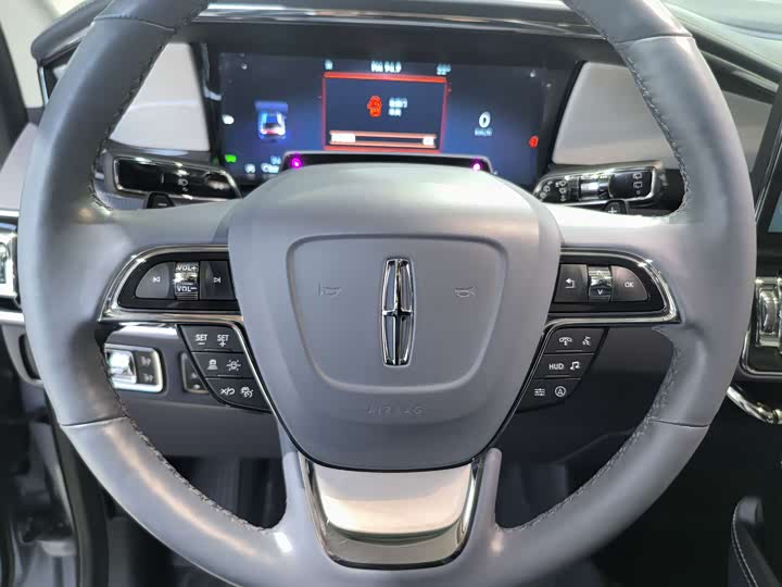 Lincoln Navigator One, 2022 — фото 6 из 9