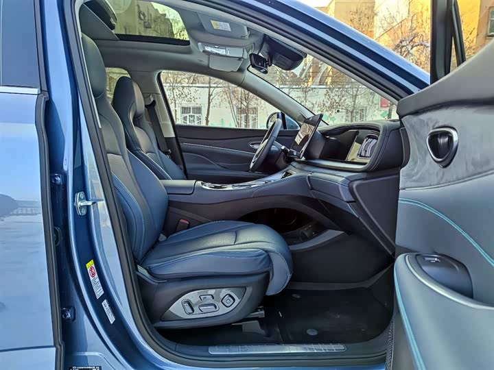 BYD Sea Lion 07 DM-i Hybrid, 2025 — фото 8 из 12