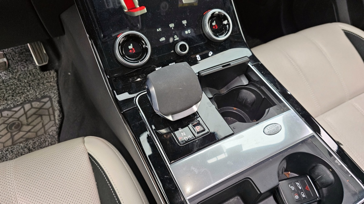 Land Rover Range Rover Velar, 2023 — фото 9 из 12
