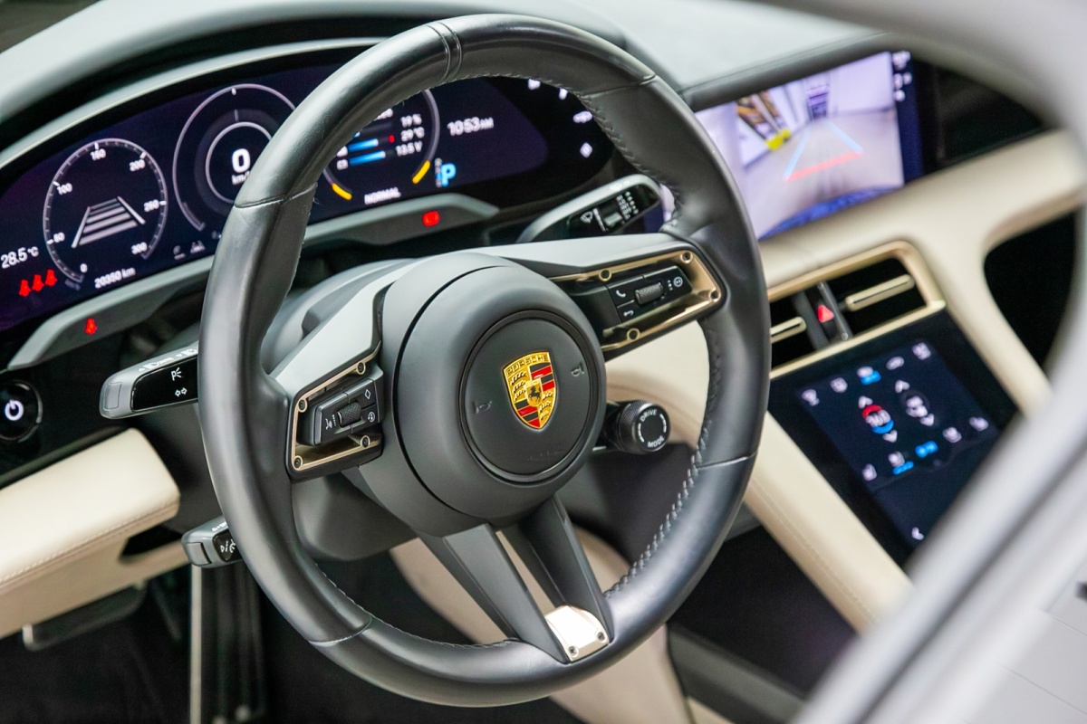 Porsche Taycan, 2023 — фото 12 из 12