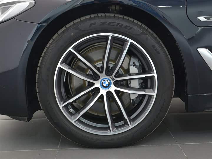BMW 5 Series Hybrid, 2022 — фото 8 из 9