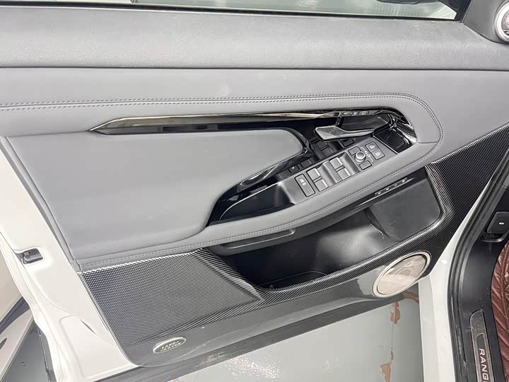 Land Rover Range Rover Evoque L, 2024 — фото 5 из 9