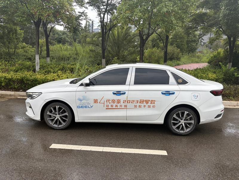 Geely Emgrand, 2023 — фото 4 из 12