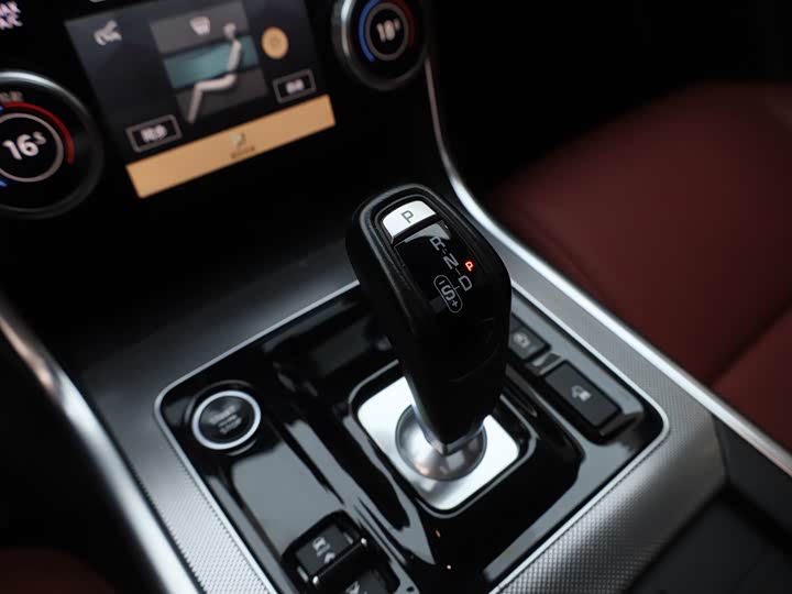 Jaguar XE L, 2023 — фото 9 из 9
