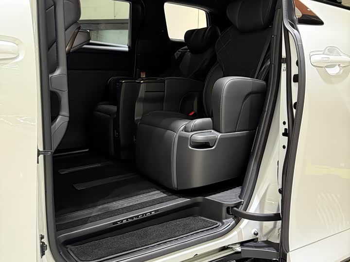 Toyota Vellfire, 2025 — фото 5 из 12