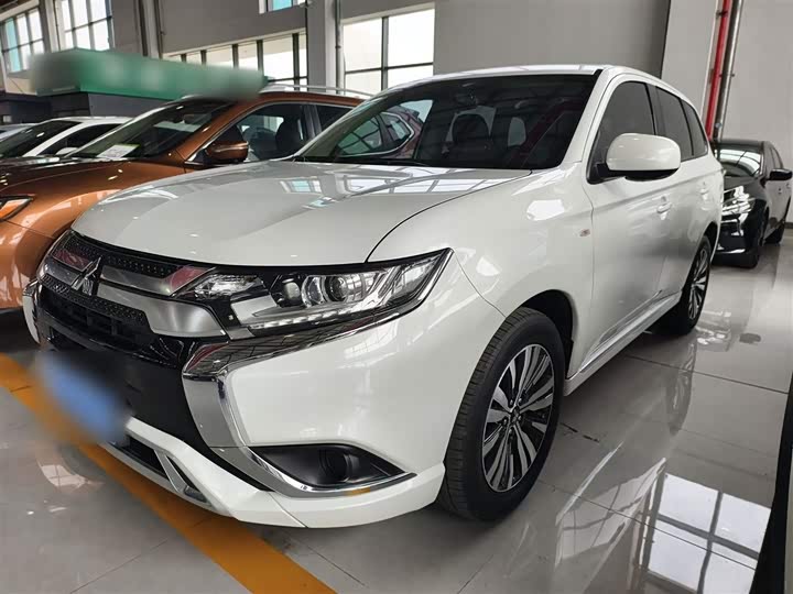 Mitsubishi Outlander, 2022 — фото 2 из 9