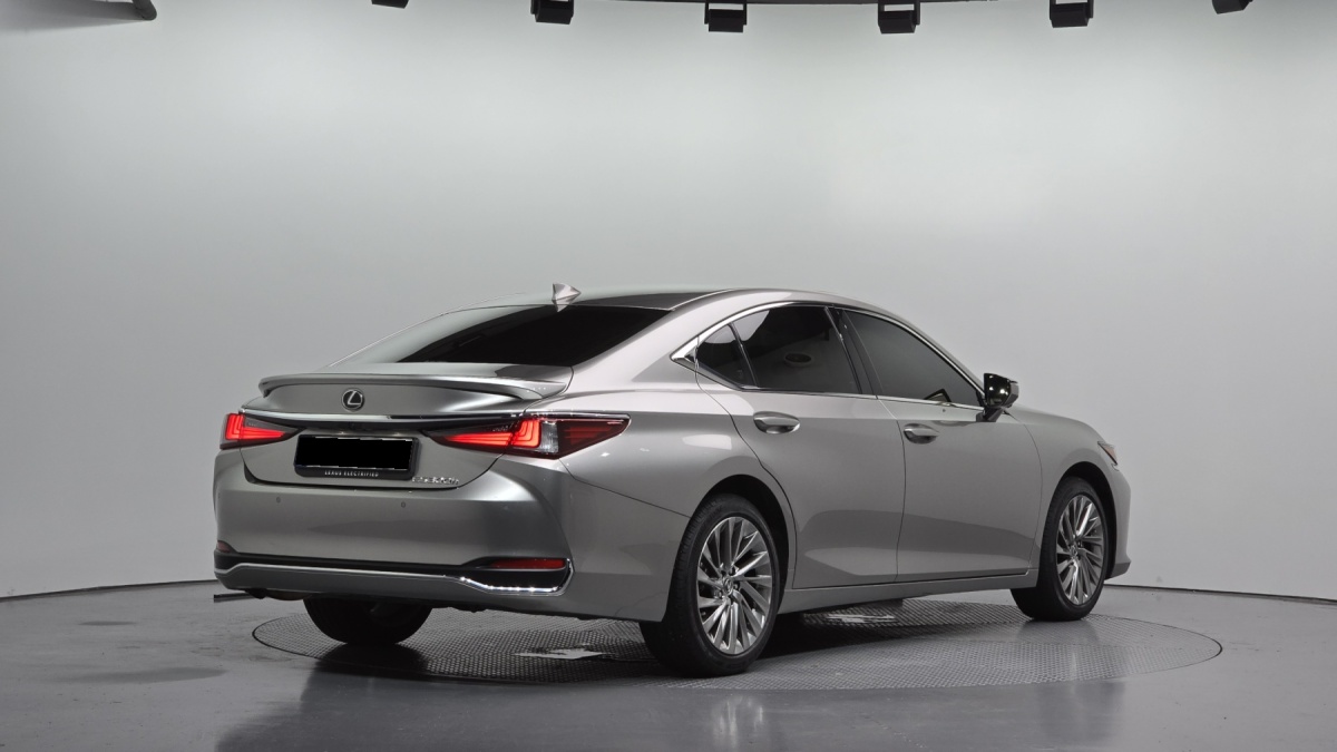 Lexus ES, 2024 — фото 2 из 12