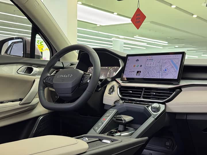 Lynk & Co 06 EM-P Hybrid, 2023 — фото 8 из 9