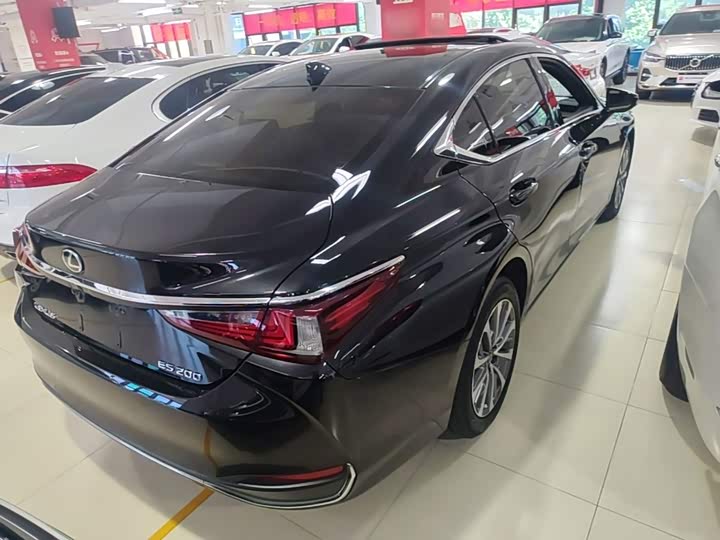 Lexus ES, 2023 — фото 7 из 9