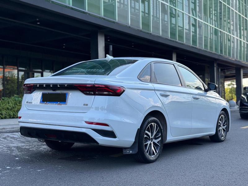 Geely Emgrand, 2022 — фото 7 из 12