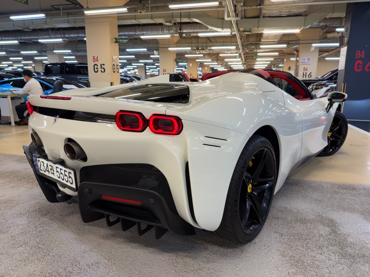 Ferrari SF90, 2023 — фото 6 из 12