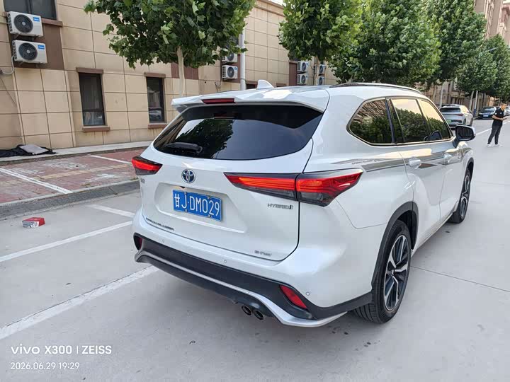 Toyota Crown Kluger, 2022 — фото 5 из 9