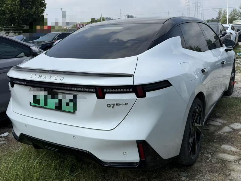 Lynk & Co 07 EM-P Hybrid, 2024 — фото 6 из 10