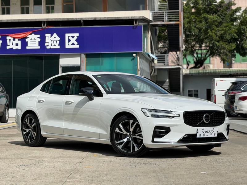 Volvo S60, 2023 — фото 3 из 12