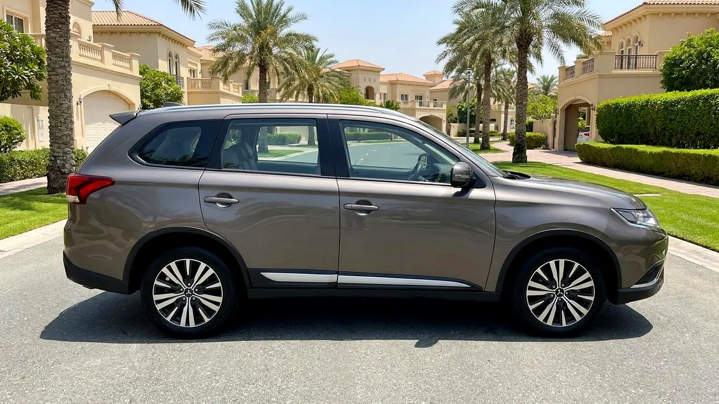 Mitsubishi Outlander, 2023 — фото 5 из 10