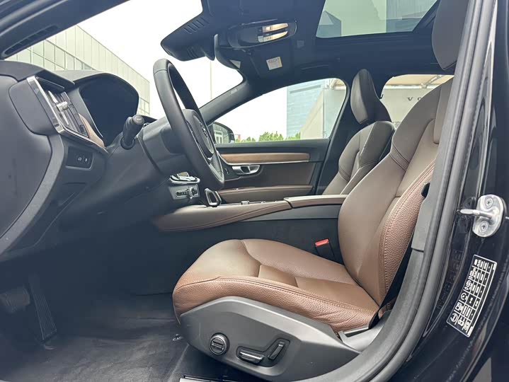 Volvo S90 Hybrid, 2023 — фото 7 из 9