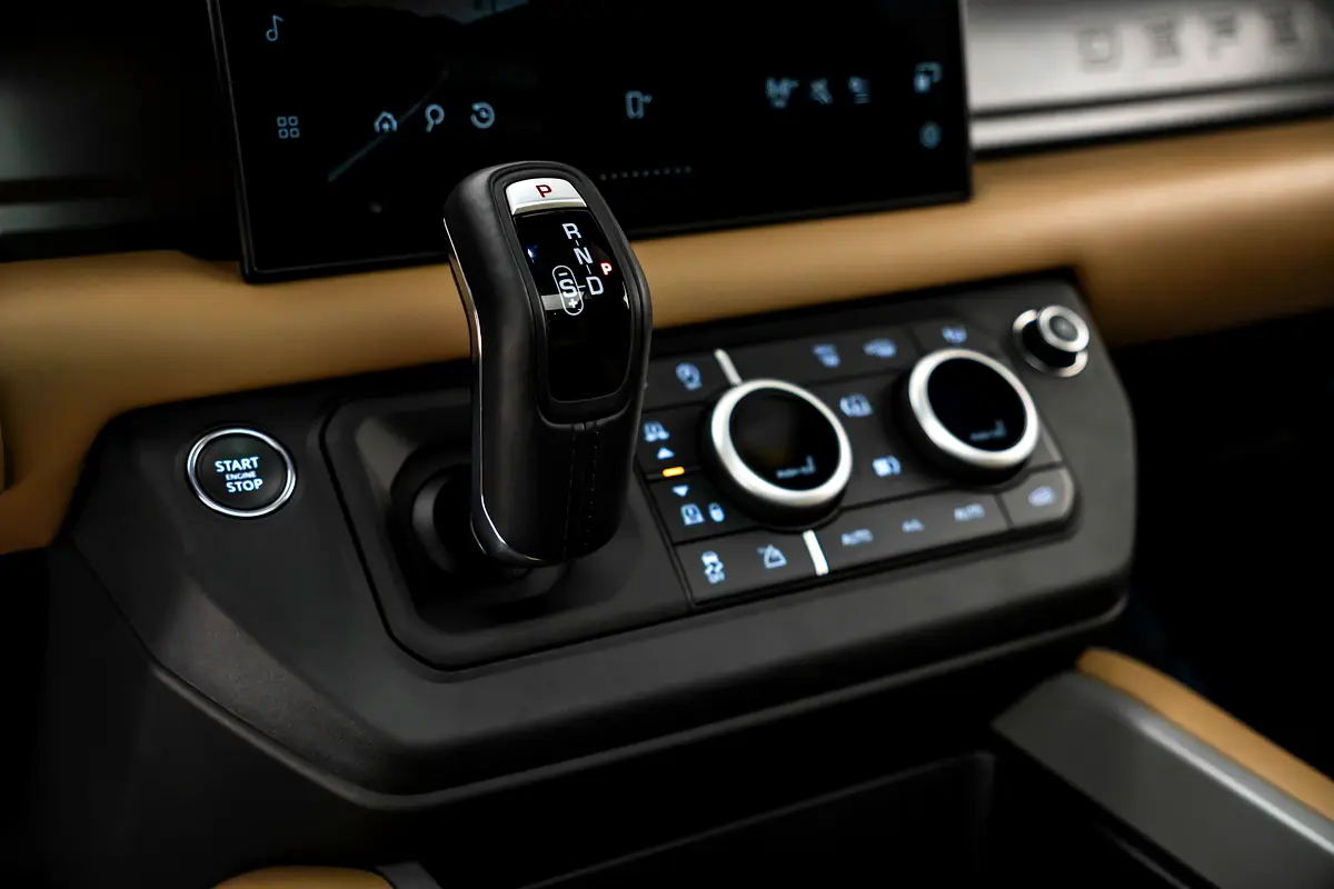 Land Rover Defender, 2025 — фото 10 из 10