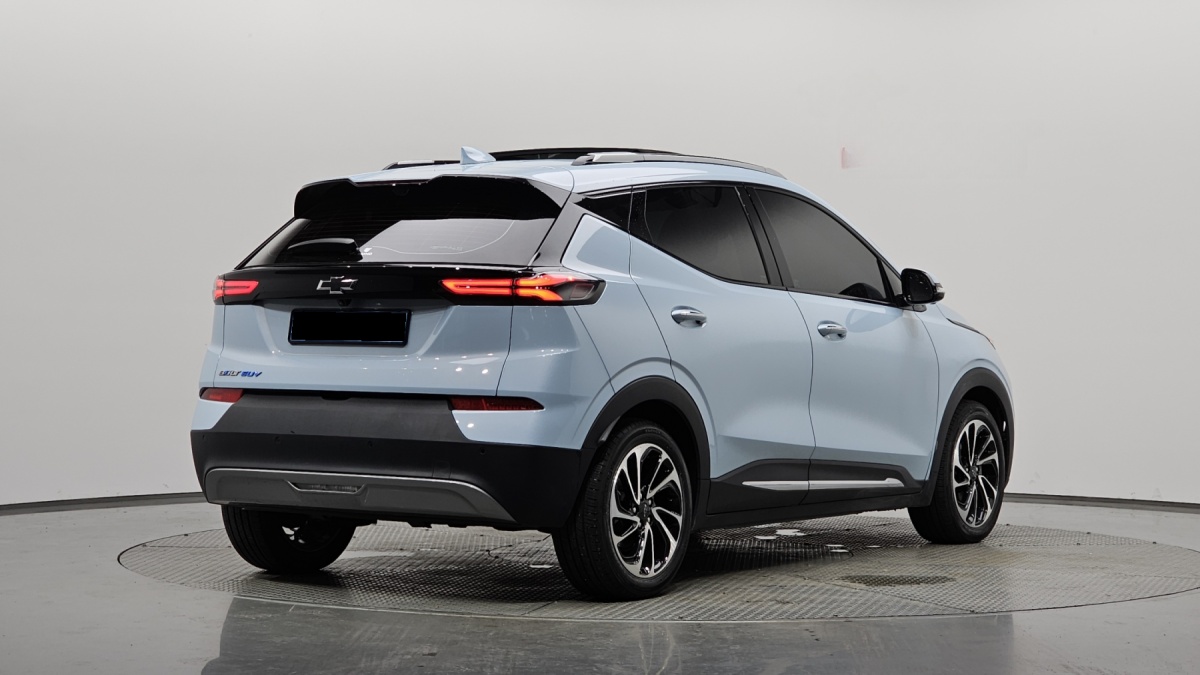Chevrolet Bolt EUV, 2023 — фото 2 из 12