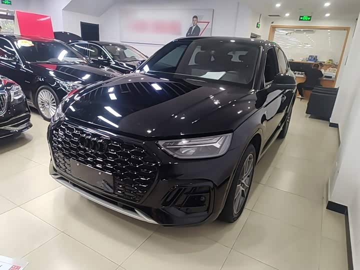 Audi Q5L Sportback, 2023 — фото 2 из 9