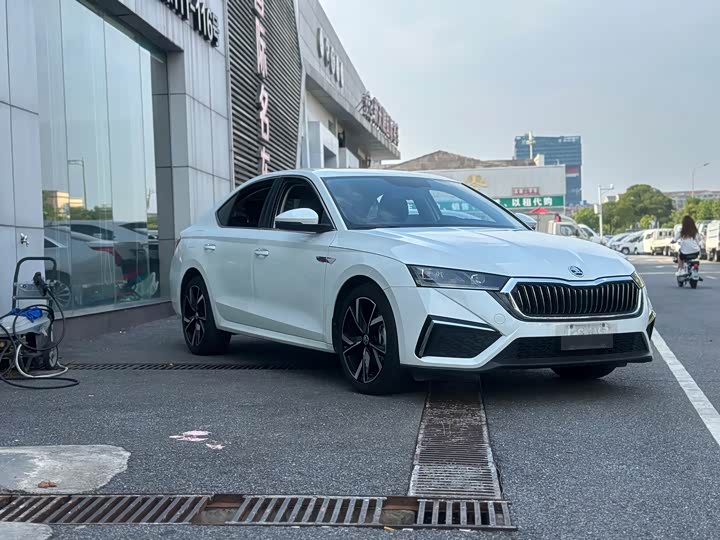 Skoda Octavia Pro, 2024 — фото 3 из 9