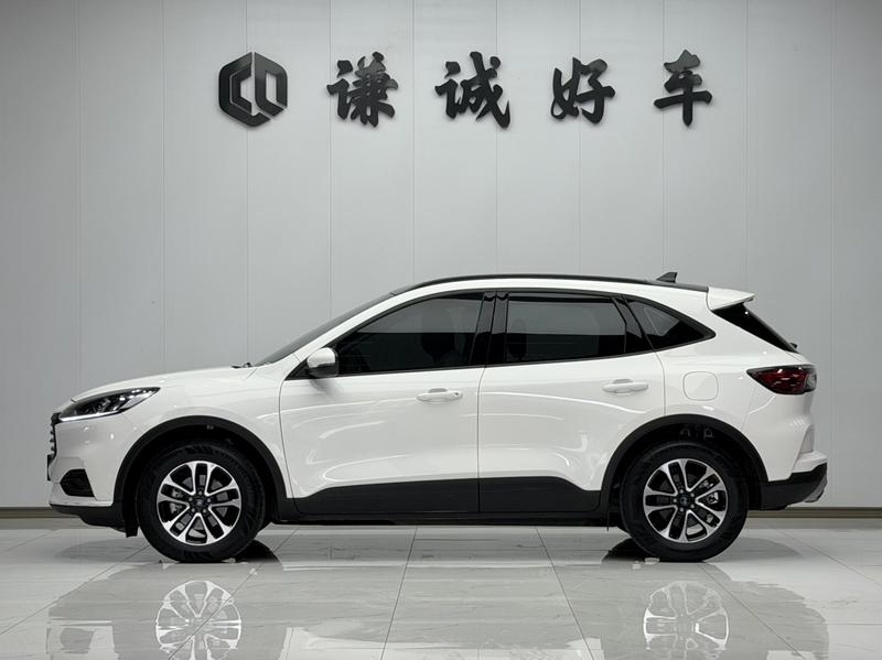 Ford Escape, 2023 — фото 4 из 12