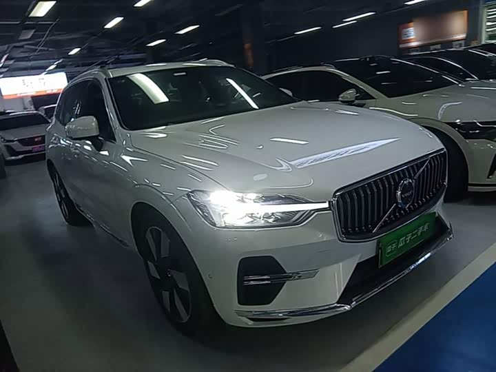 Volvo XC60 Hybrid, 2023 — фото 4 из 9