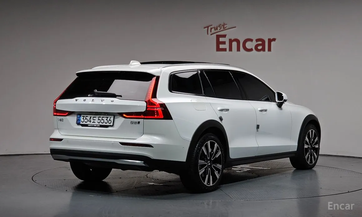 Volvo V60, 2024 — фото 2 из 12