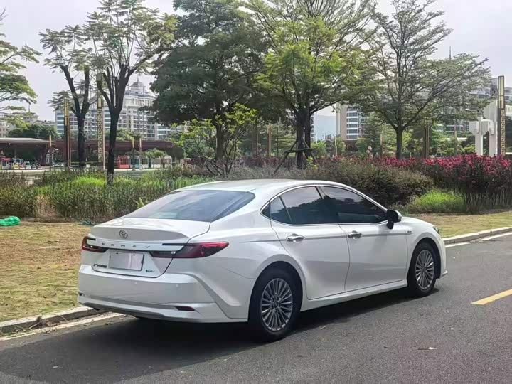 Toyota Camry, 2024 — фото 7 из 9