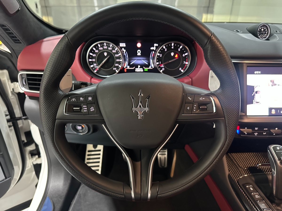 Maserati Levante, 2023 — фото 12 из 12