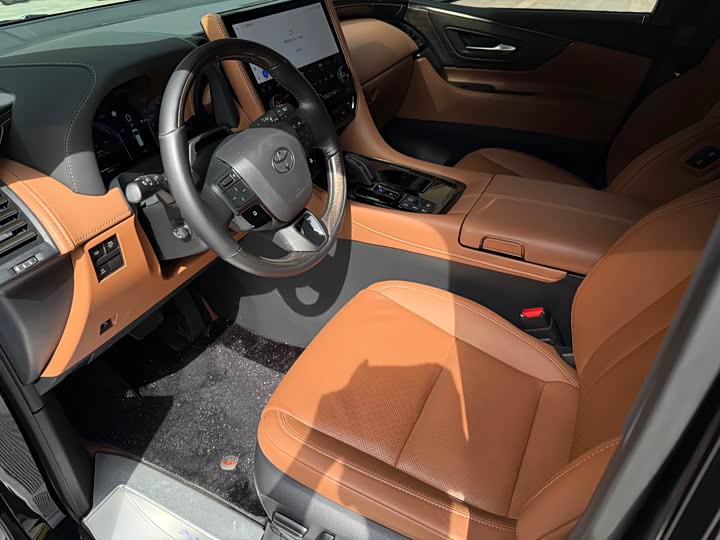 Toyota Alphard, 2024 — фото 8 из 9