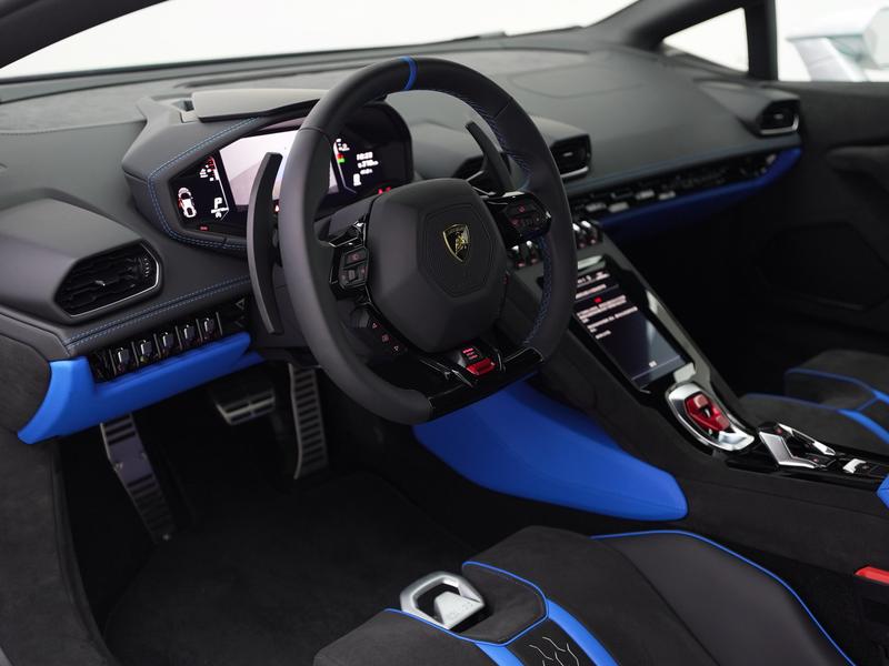 Lamborghini Huracán, 2024 — фото 10 из 12
