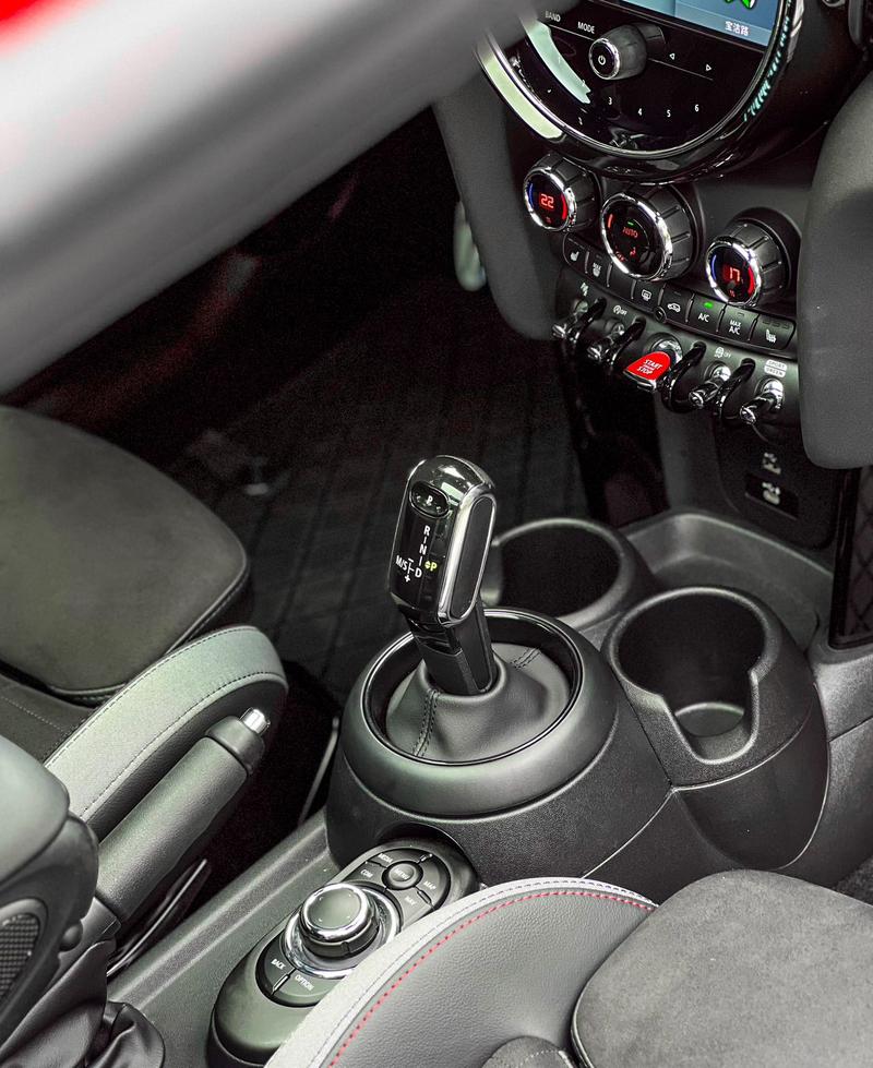 Mini Mini JCW, 2022 — фото 10 из 12