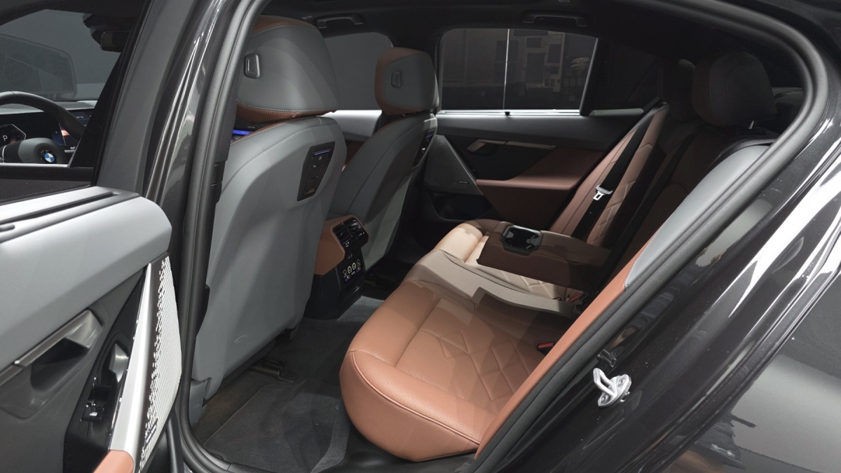 BMW 5 Series, 2025 — фото 11 из 12