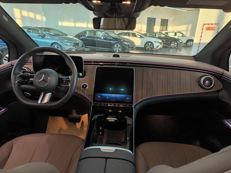 Mercedes-Benz EQE SUV, 2025 — фото 7 из 12