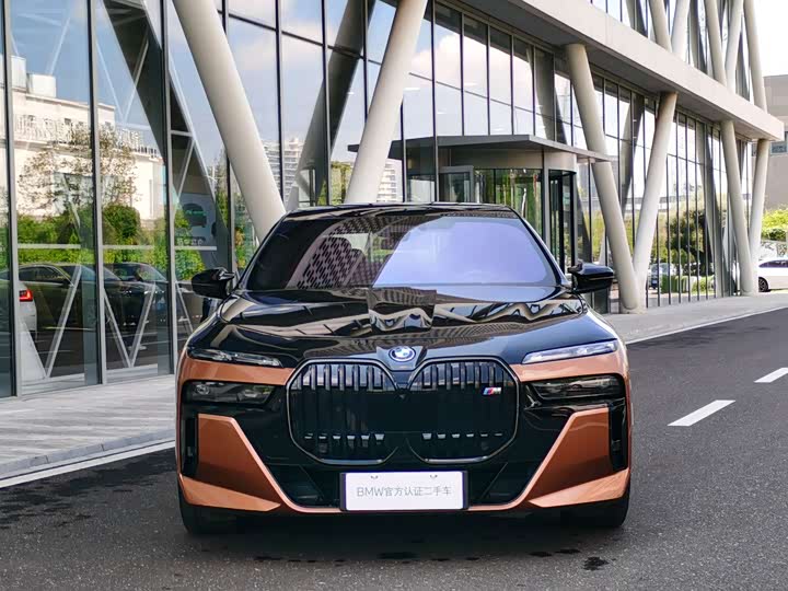 BMW i7, 2024 — фото 2 из 9
