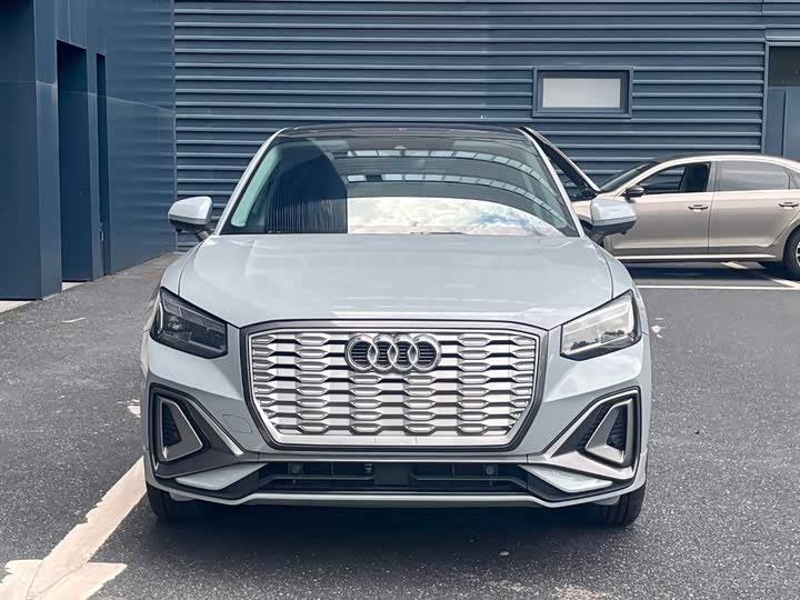Audi Q2L e-tron, 2022 — фото 2 из 9