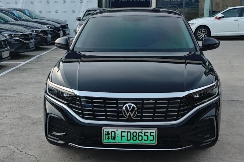 Volkswagen Passat Hybrid, 2025 — фото 2 из 10