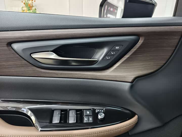 Toyota Crown Sedan, 2025 — фото 9 из 9