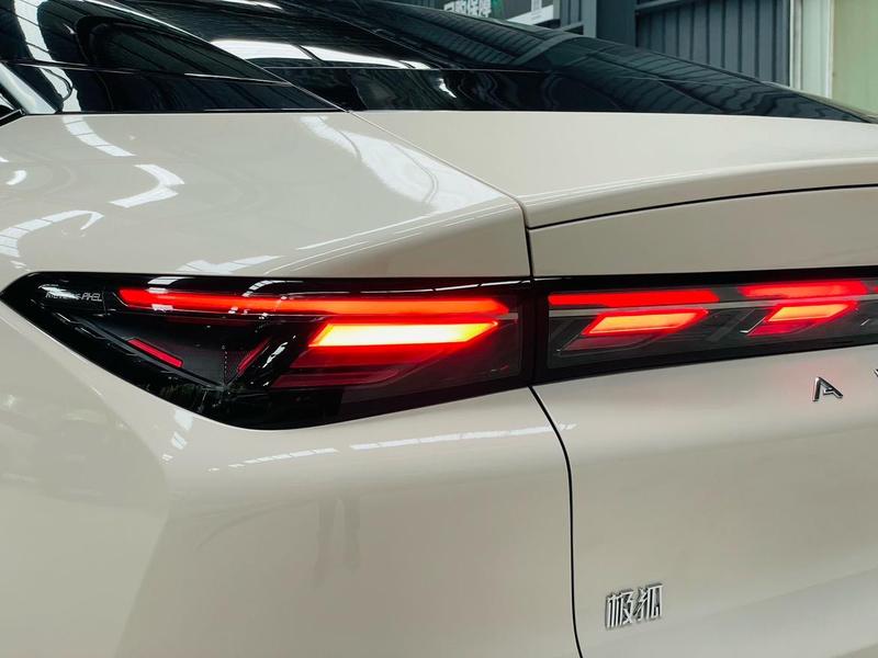 BAIC Arcfox Alpha S5, 2025 — фото 10 из 12