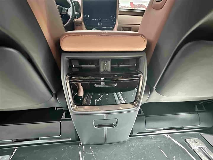 Toyota Alphard, 2024 — фото 9 из 9