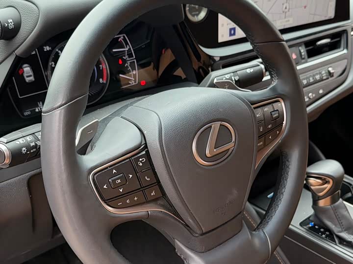 Lexus ES, 2023 — фото 4 из 9