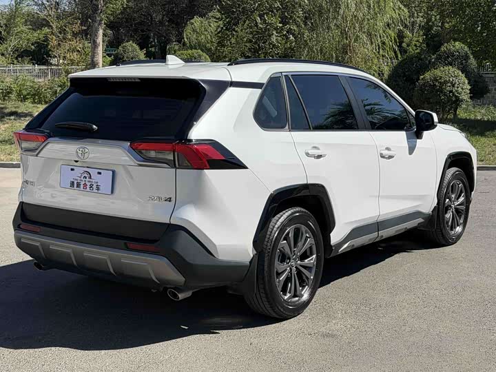 Toyota RAV4, 2025 — фото 7 из 9