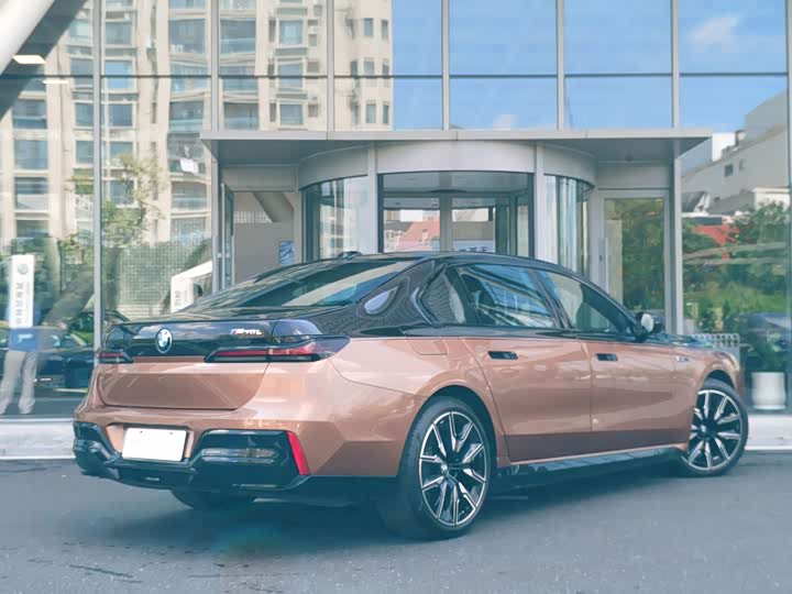 BMW i7, 2024 — фото 5 из 9