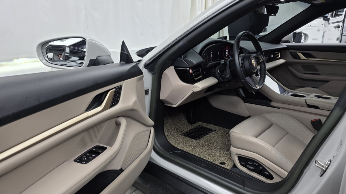 Porsche Taycan, 2023 — фото 9 из 12